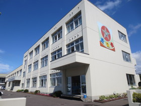 Primary school. 80m to Hakodate Municipal Nakanosawa elementary school (elementary school)