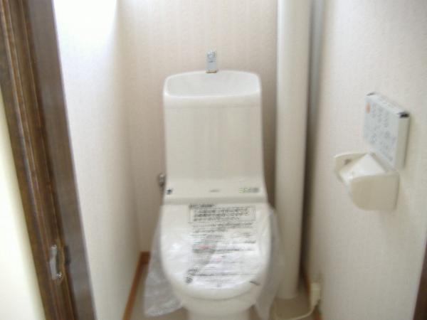 Toilet. Sewage connection New toilet