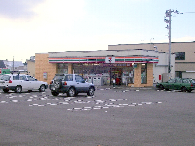 Convenience store. Seven-Eleven Hakodate bellflower 3-chome up (convenience store) 850m