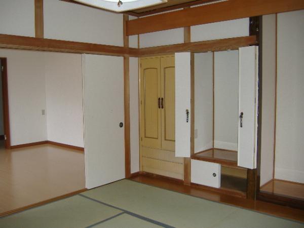 Non-living room. Already tatami exchange