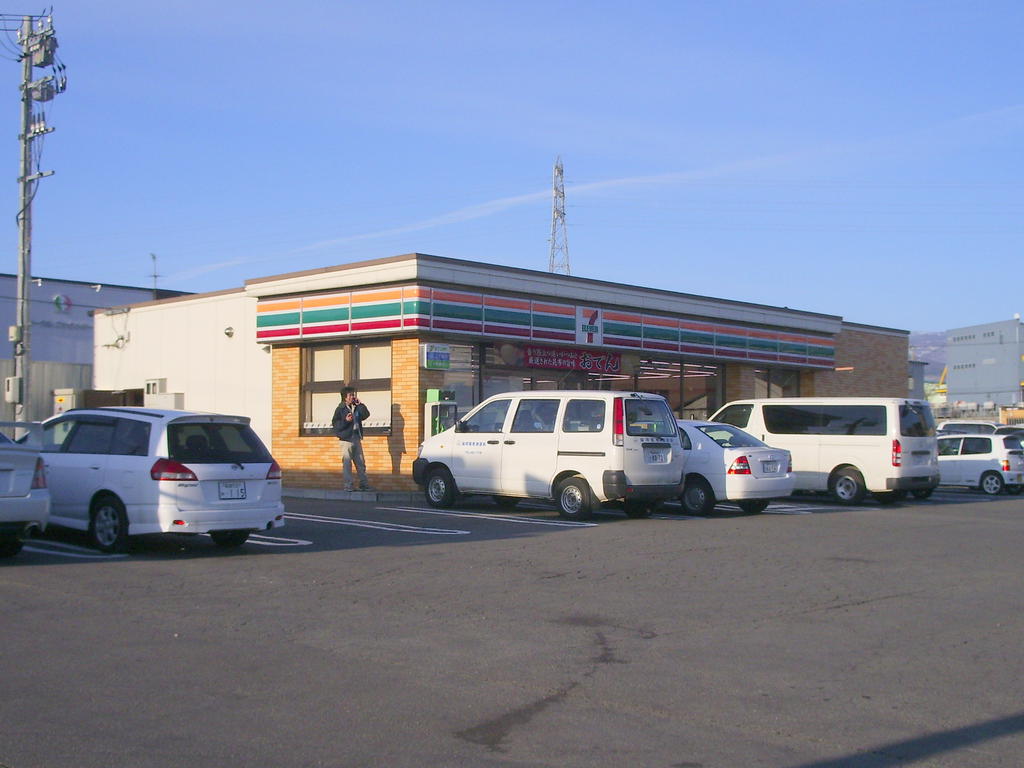 Convenience store. Seven-Eleven Hakodate Nishikikyo the town store (convenience store) to 183m