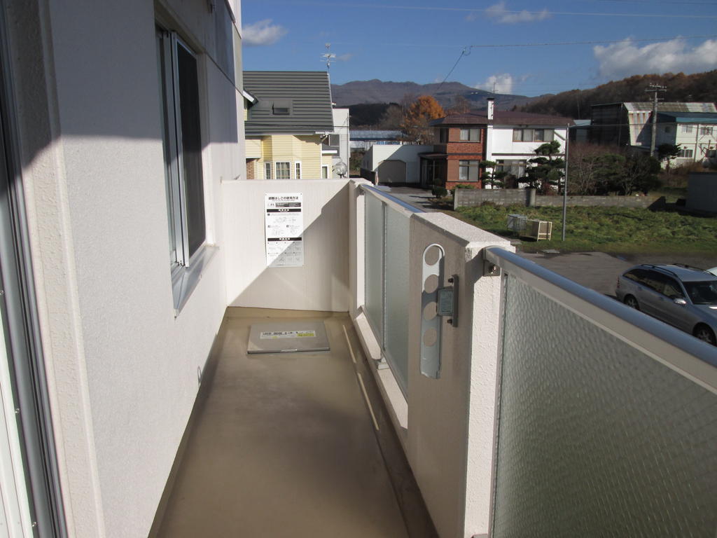 Balcony. Do not look at the night sky in the spacious balcony