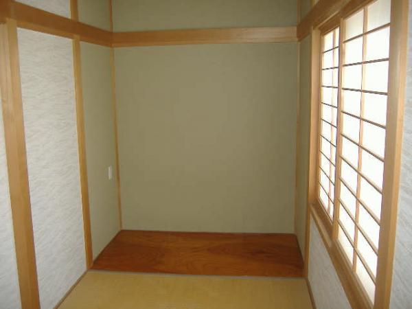 Non-living room. Tatami mat replacement, has been re-covering Shoji