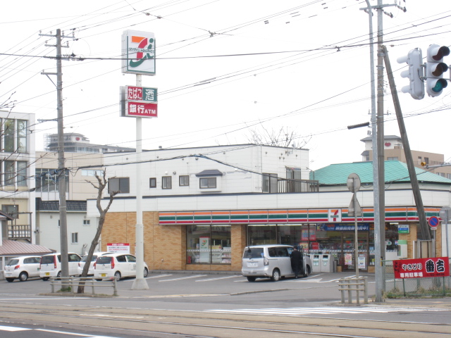 Convenience store. 297m to Seven-Eleven Hakodate Keibajomae store (convenience store)