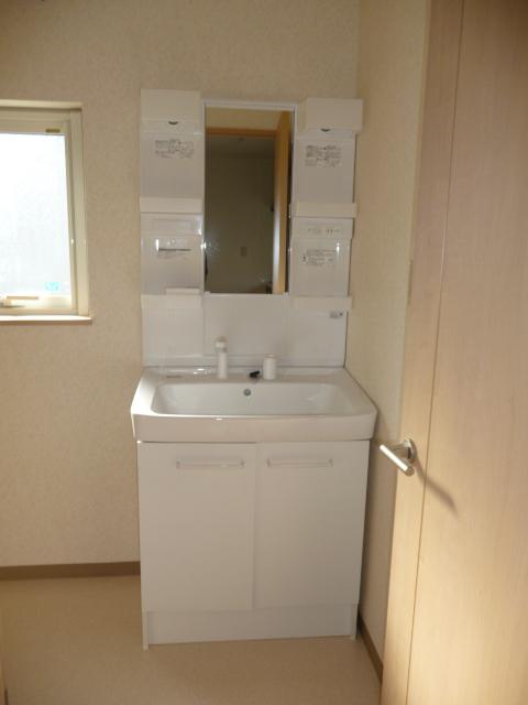Wash basin, toilet