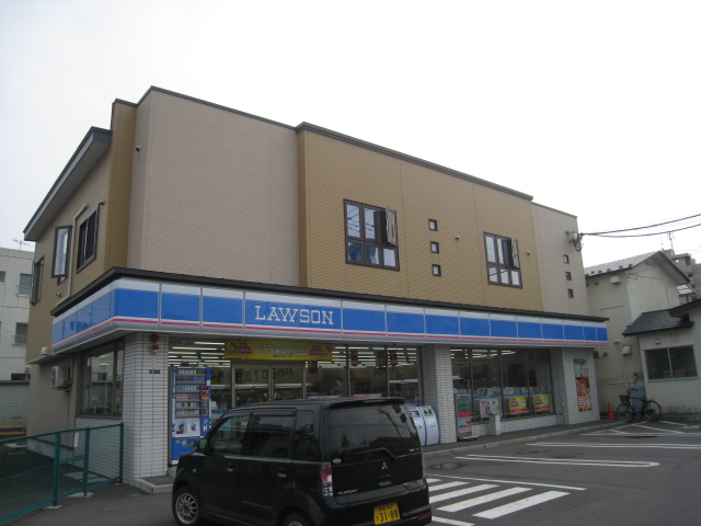 Convenience store. 553m until Lawson Hakodate Kashiwagi Machiten (convenience store)