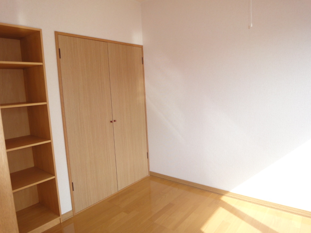 Living and room. Western-style 4.5 Pledge