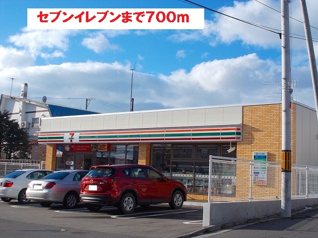 Convenience store. 700m to Seven-Eleven (convenience store)