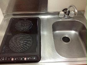 Kitchen. Easy to clean! Electric stove flat glass top does not go out the fire