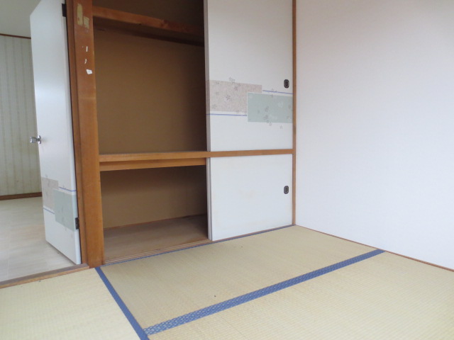 Other room space. Japanese-style room (closet)