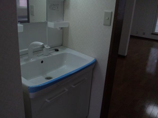 Wash basin, toilet. Washbasin new