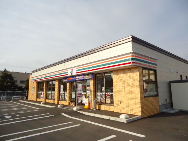 Convenience store. Seven-Eleven Hokuto Nanaehama 4-chome up (convenience store) 533m