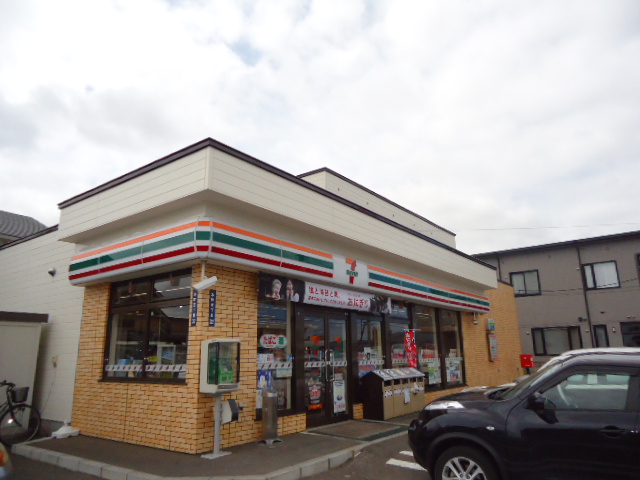 Convenience store. Seven-Eleven Hokuto Honcho store up (convenience store) 672m