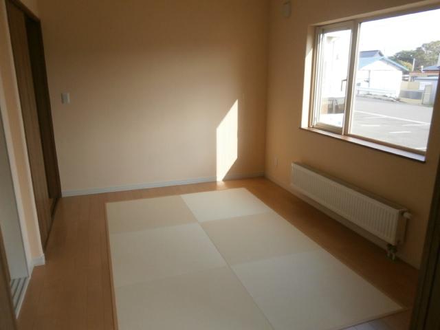 Non-living room. Ryukyu tatami flooring of Western-style