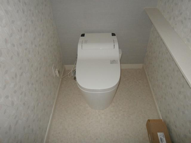 Toilet. 1F toilet. With Washlet!