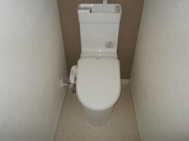 Toilet. 2F toilet. With Washlet!