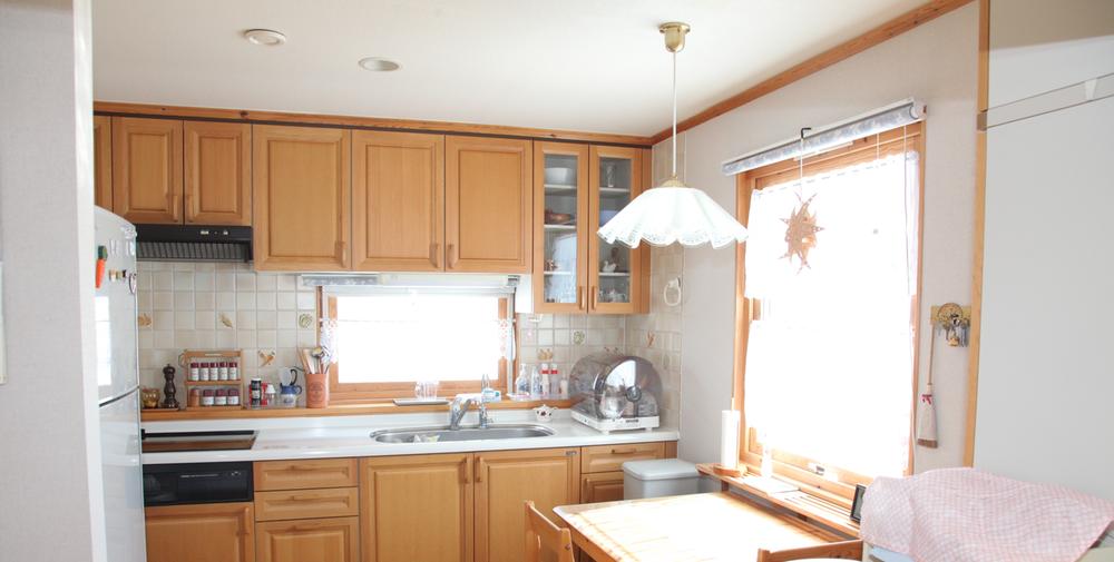 Kitchen. Room (August 2012) shooting It overlooks the living who are of the family is from the kitchen.