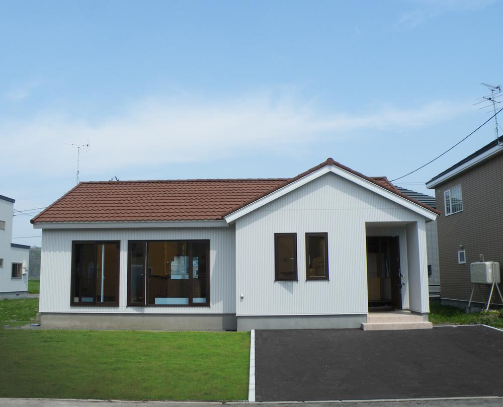 Using the size of the site achieve a one-story of 3LDK (10-6 No. land)