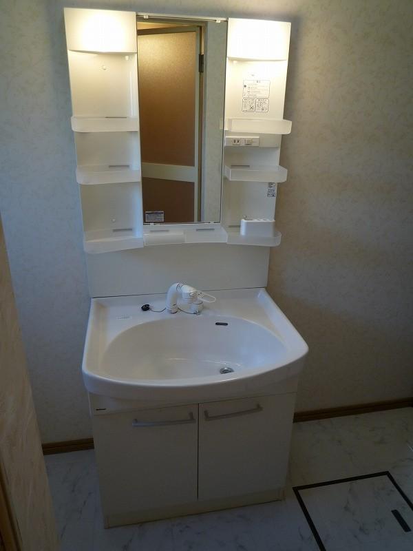 Wash basin, toilet