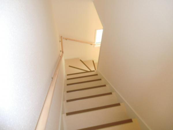 Other introspection. We established the handrail to the stairs. Up and down is the peace of mind even in small children. 