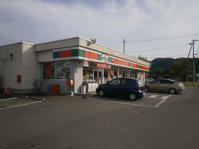 Convenience store. 619m until Thanksgiving Onuma shop