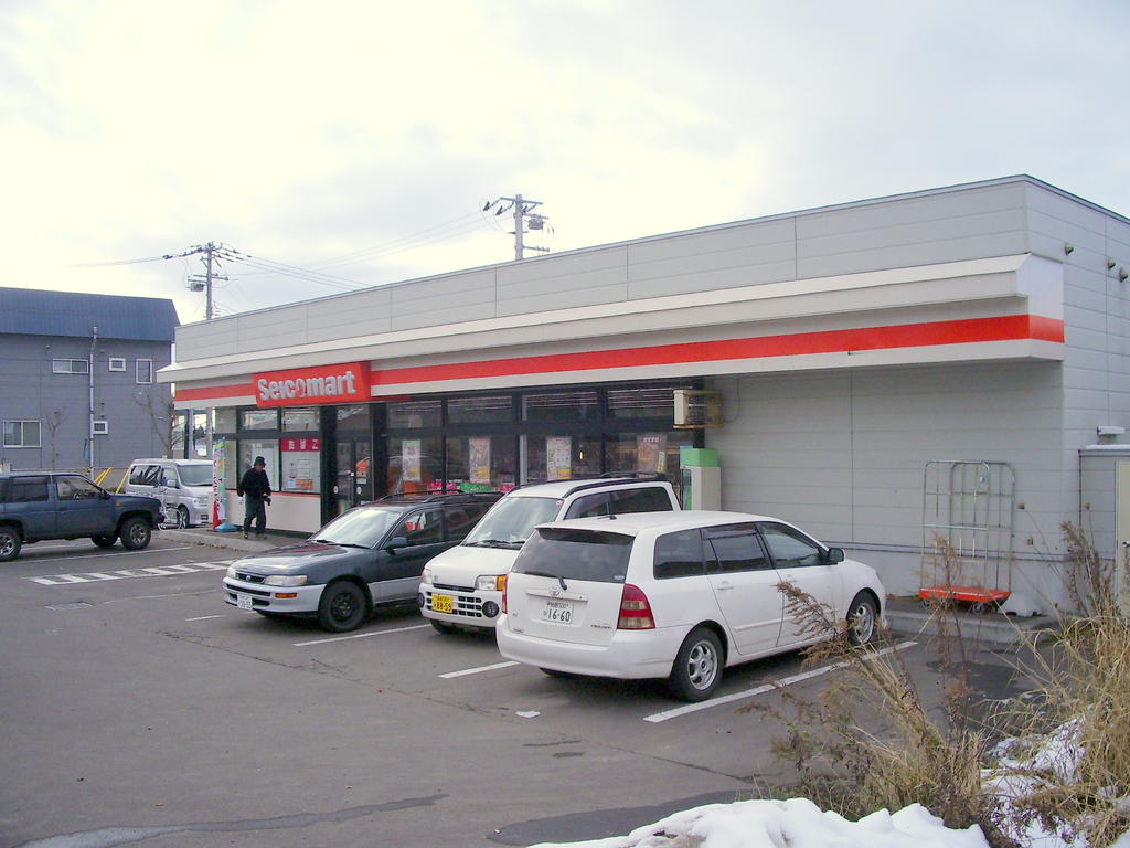 Convenience store. Seicomart bellflower 5-chome up (convenience store) 755m