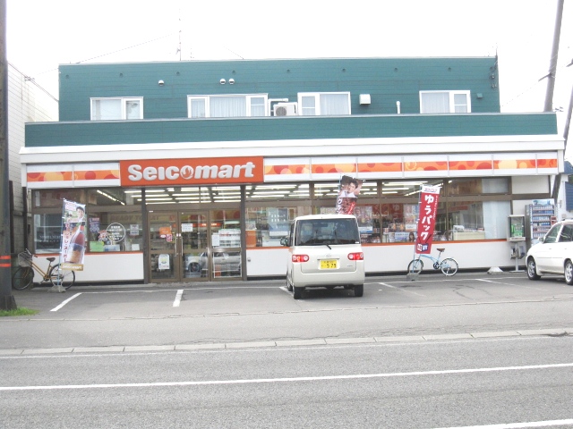 Convenience store. Seicomart still 565m to the store (convenience store)