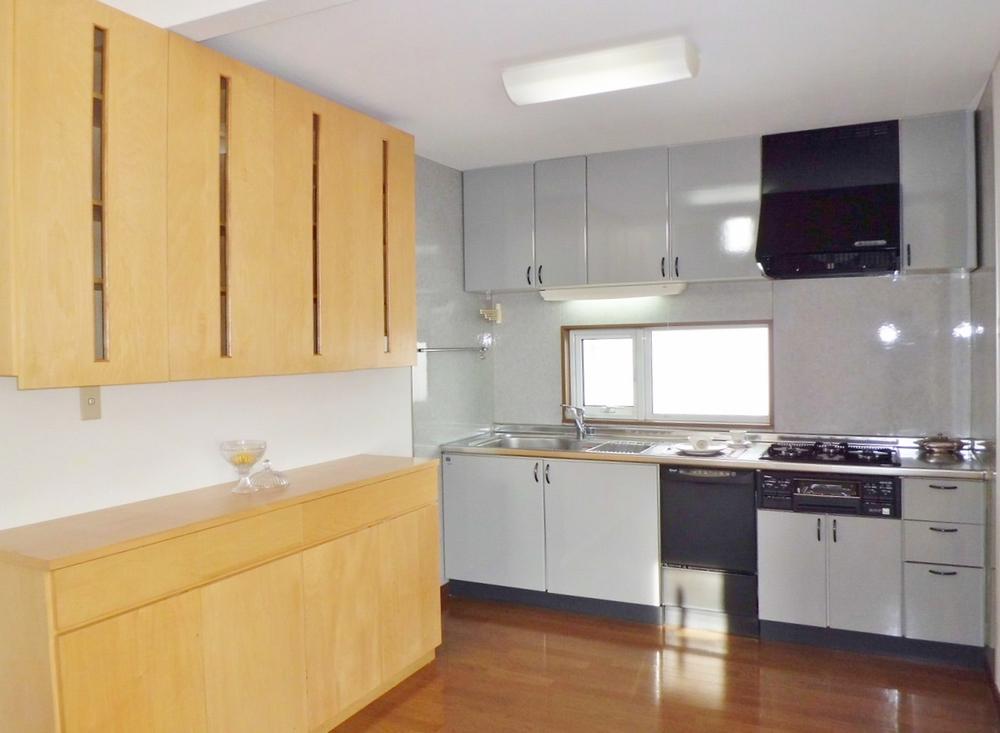 Kitchen. 2F