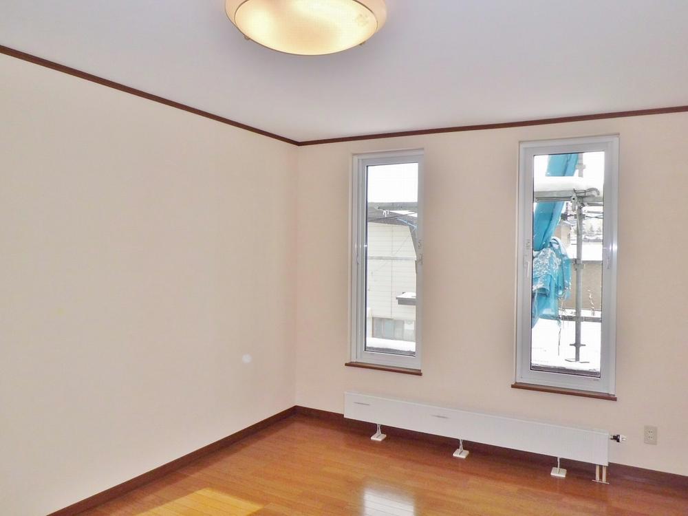 Non-living room. 2F