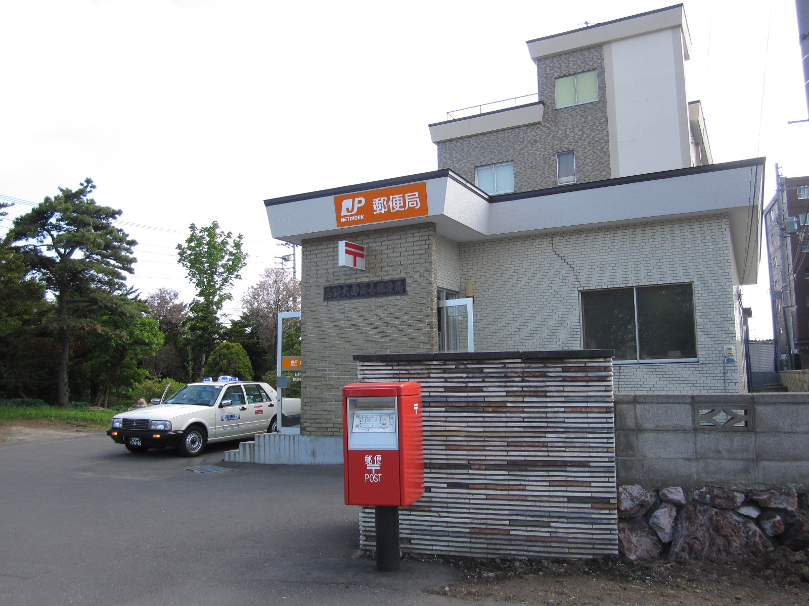 post office. Ishikari Omagari to simple post office (post office) 693m