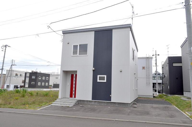 Local appearance photo. 2009 Built ・ Parking 2 ~ 3 units can be