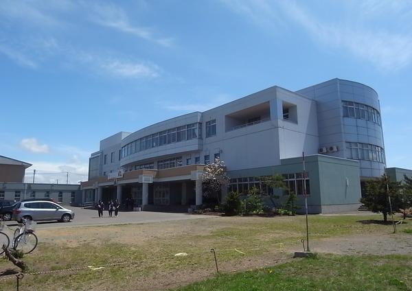 Junior high school. It kitahiroshima stand Eastern junior high school (junior high school) up to 1264m