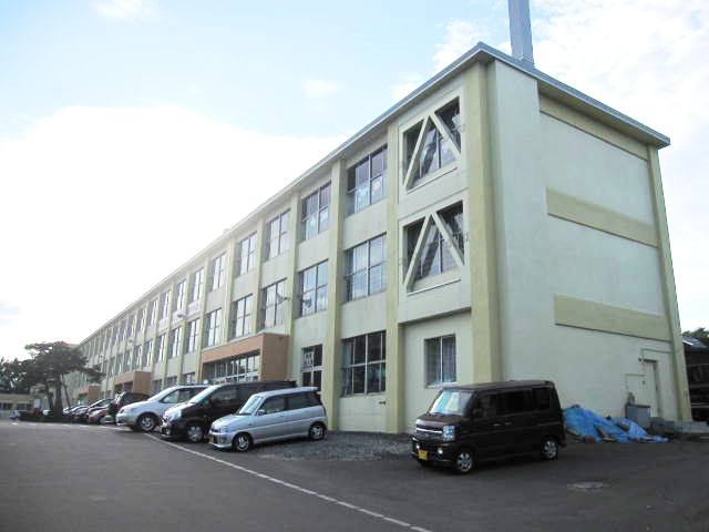 Primary school. Kitahiroshima 1047m to stand eastern elementary school (elementary school)