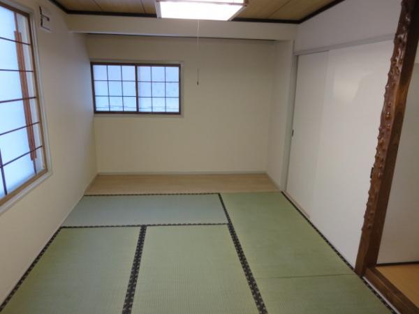 Non-living room. The first floor of a 6-tatami mat Japanese-style room