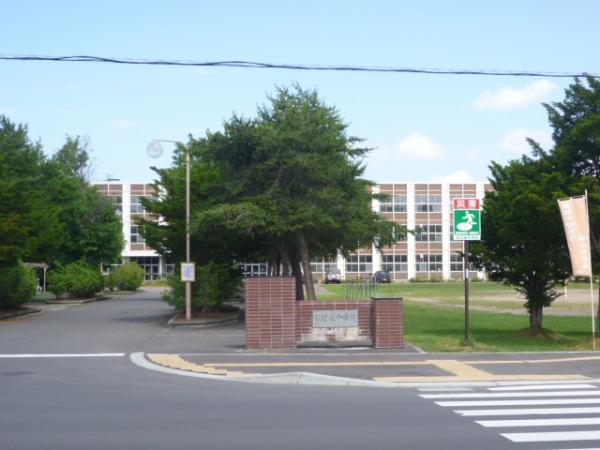 Junior high school. Rubeshibe is a junior high school in front of the 100m housing up to junior high school. 