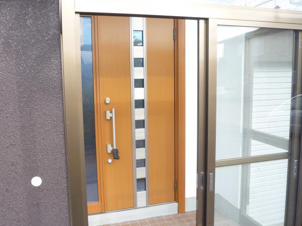 Entrance. It was exchanged in the heat insulating door. 
