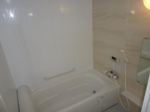 Bathroom. Exchange in the bath of 1 tsubo. Also it comes with reheating function. 
