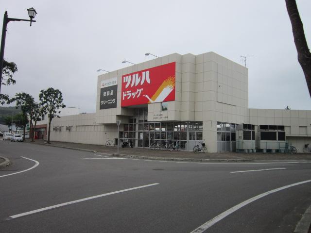 Drug store. Tsuruha 900m to drag Mikasa store