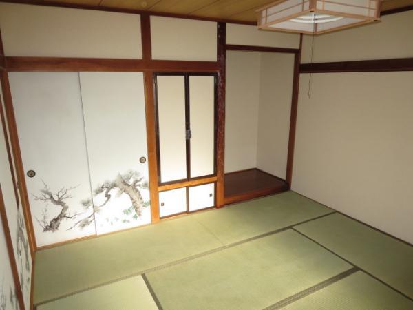 Non-living room. Japanese-style room of a different angle