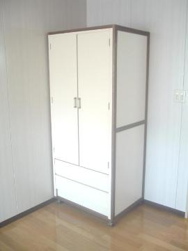 Other room space. Movable locker