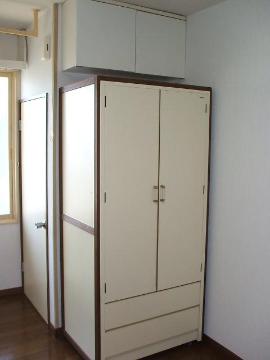 Other room space. Movable locker