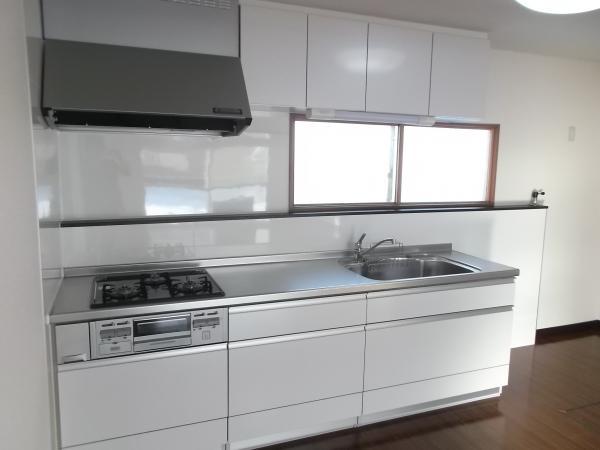 Kitchen. This is a system Kitchen brand new LIXIL