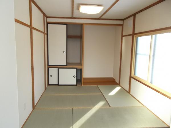 Non-living room. Space Western and continuation of the Japanese-style room that can be relieved