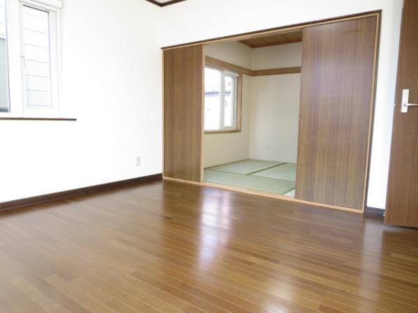 Non-living room. Japanese-style room is also located settle housing