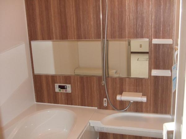 Bathroom. Unit bus new. It is spacious 1 tsubo