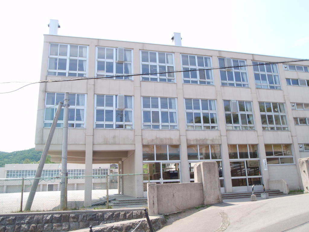 Primary school. 500m to Otaru Municipal Ironai elementary school (elementary school)