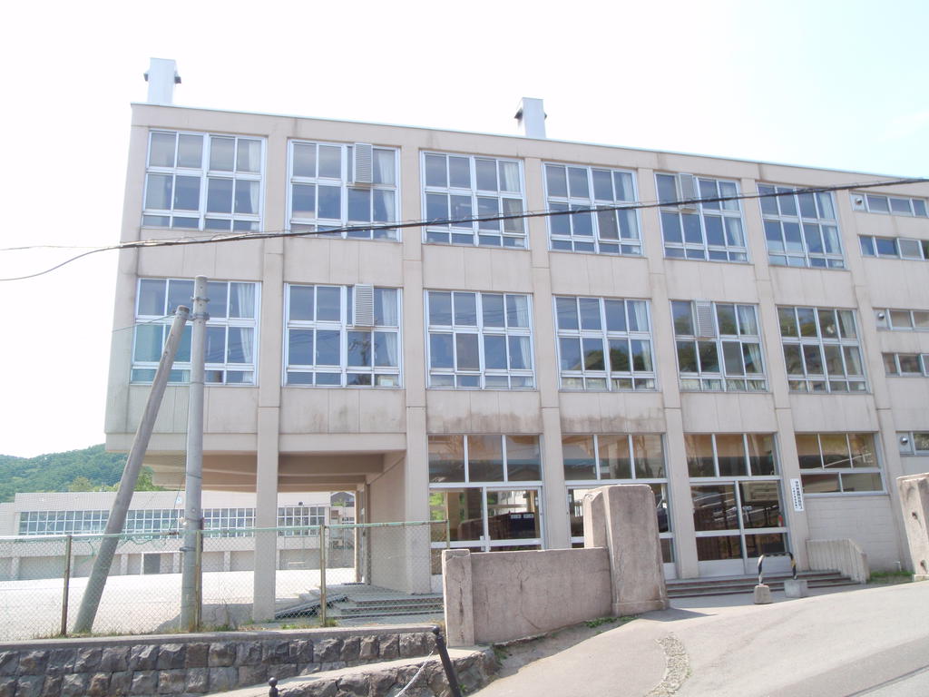 Primary school. 728m to Otaru Municipal Ironai elementary school (elementary school)