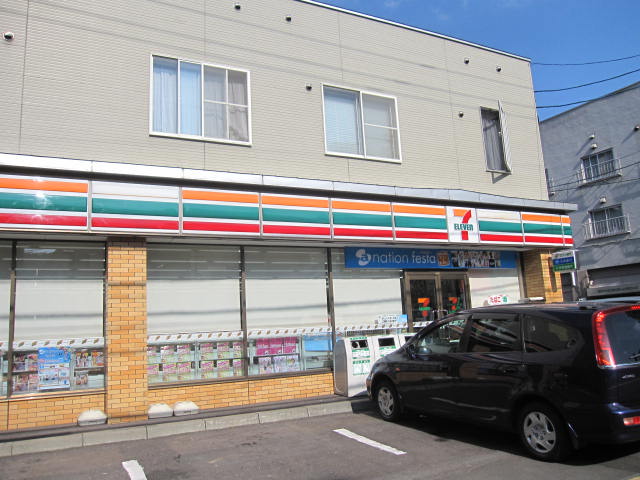 Convenience store. Seven-Eleven Otaru rice 3-chome up (convenience store) 819m