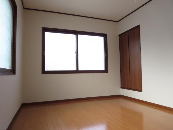Non-living room. 2 Kaiyoshitsu 6 Pledge Window is good wind street because it is two-sided