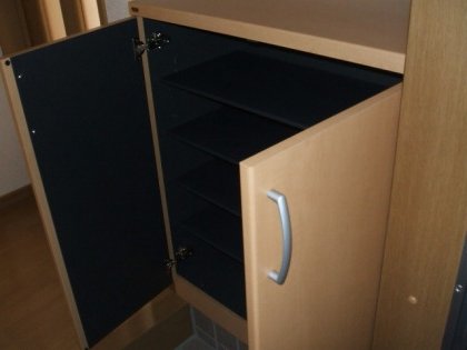 Entrance. Entrance storage is also large!